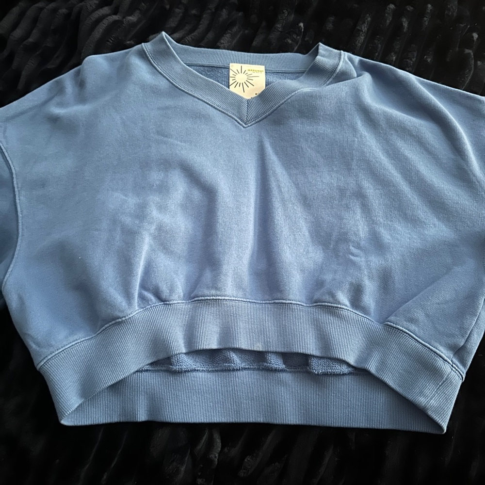 OFFLINE BY AERIE THROWBACK CROPPED V NECK SWEATSHIRT - Picture 2 of 3